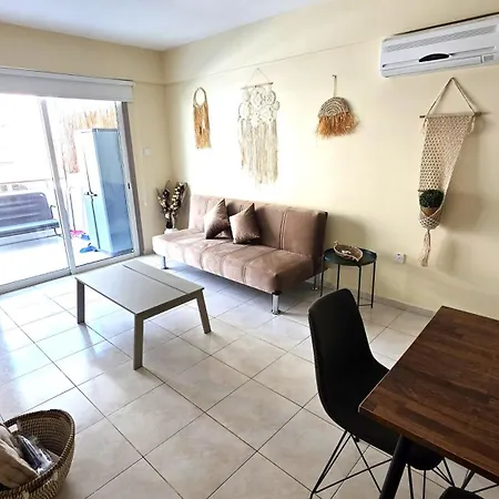 Stylish 2br With Balcony, Wifi & Pool Apartament