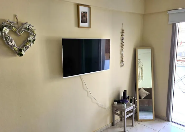 Апартаменты Stylish 2br With Balcony, Wifi & Pool