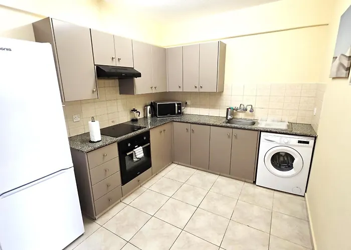 Апартаменты Stylish 2br With Balcony, Wifi & Pool