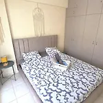 Apartment Stylish 2br With Balcony, Wifi & Pool *