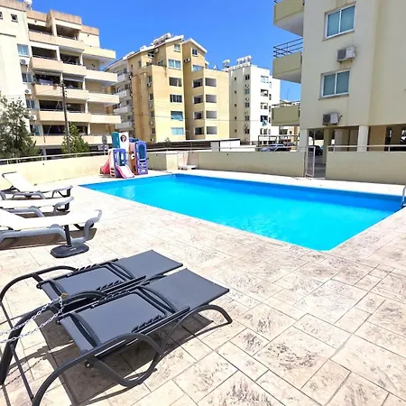 Stylish 2br With Balcony, Wifi & Pool *