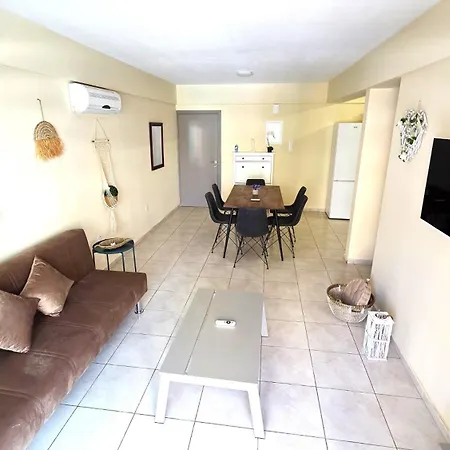 Stylish 2br With Balcony & Wi-fi