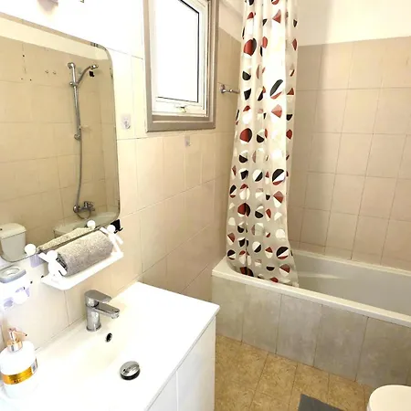 Stylish 2br With Balcony & Wi-fi *