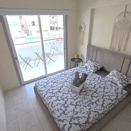 Stylish 2br With Balcony & Wi-fi *