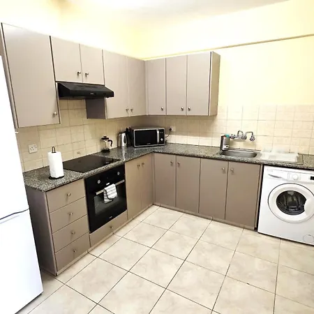 Apartmán Stylish 2br With Balcony, Wifi & Pool