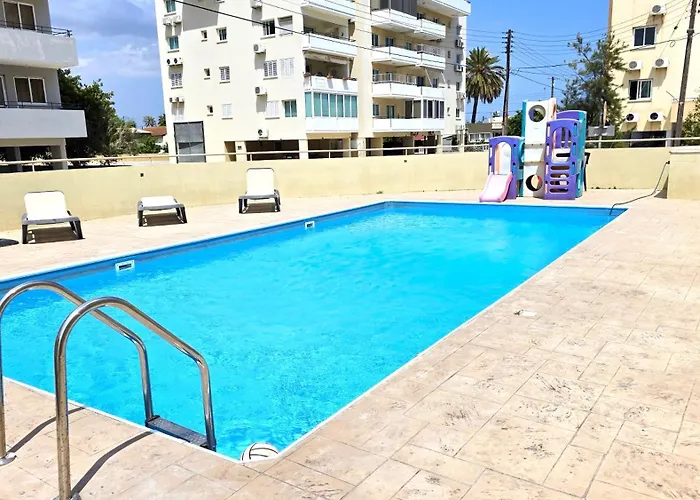 Stylish 2br With Balcony, Wifi & Pool Apartment