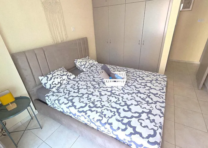 Stylish 2br With Balcony, Wifi & Pool * Larnaca
