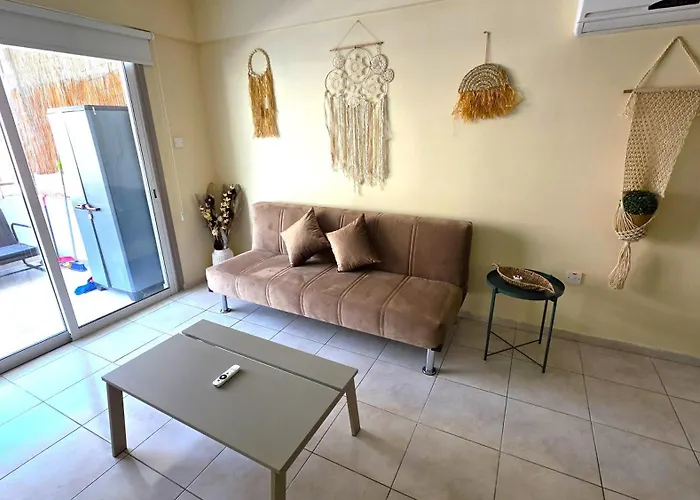 Stylish 2br With Balcony, Wifi & Pool * Larnaca